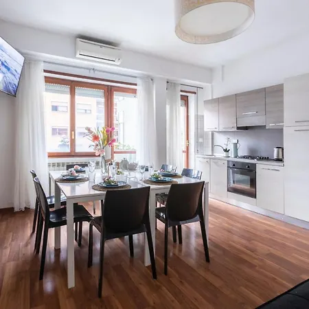 Momo Central Rome 3 4*