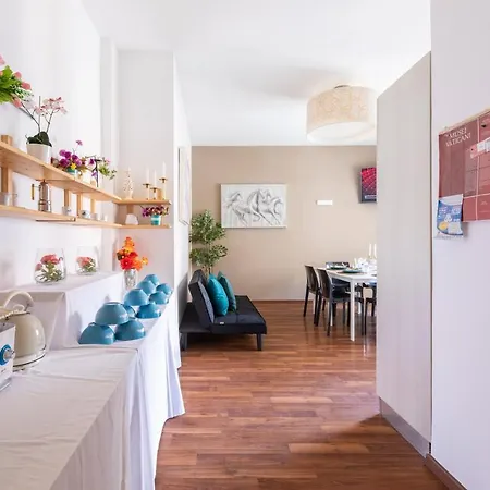 Momo Central Rome 3 4*