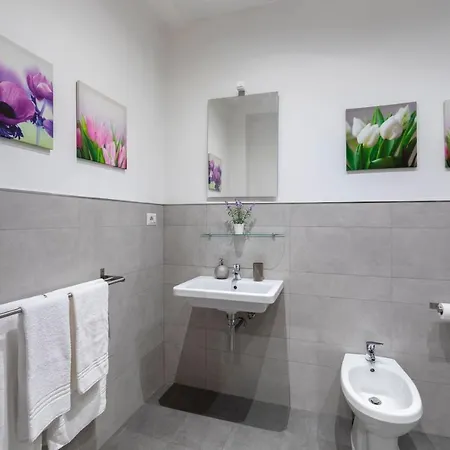 Momo Central Rome 3 Rom