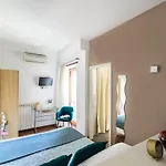 Momo 3 4* Rome